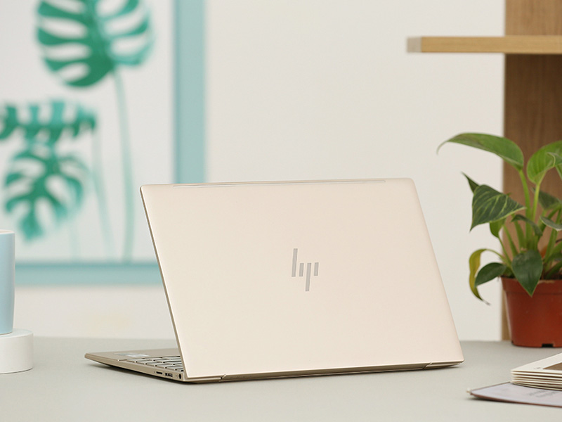 Laptop HP Envy 13-ba1536TU 4U6M5PA với thiết kế hiện đại, đơn giản và sang trọng