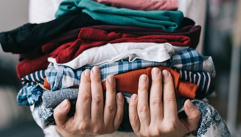 Việc tặng quần áo cũ cho những người có nhu cầu là hành động mang đến nhiều ý nghĩa tốt đẹp