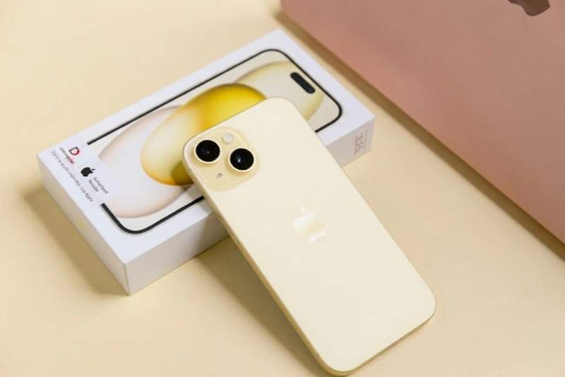 iPhone 15 màu Vàng pastel này tạo cảm giác ấm áp và rạng rỡ
