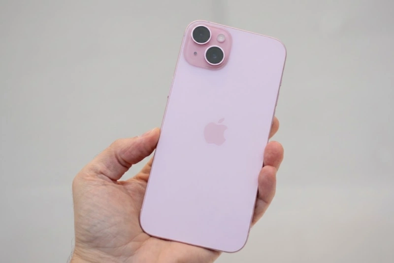 iPhone 15 màu Hồng tạo cảm giác thanh lịch, ngọt ngào