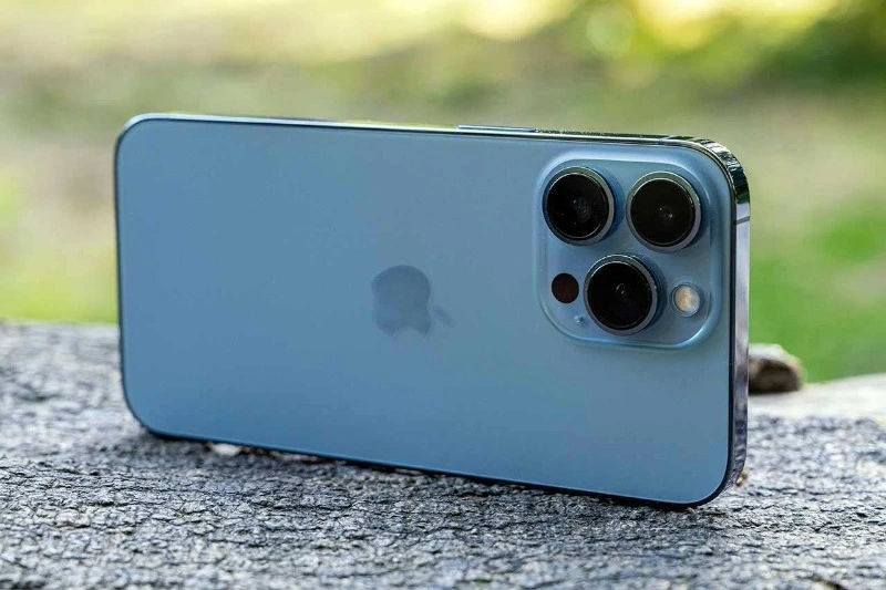 iPhone 13 Pro là một lựa chọn đáng giá với hiệu năng mạnh, màn hình 120Hz và camera chất lượng cao ở mức giá hợp lý hơn