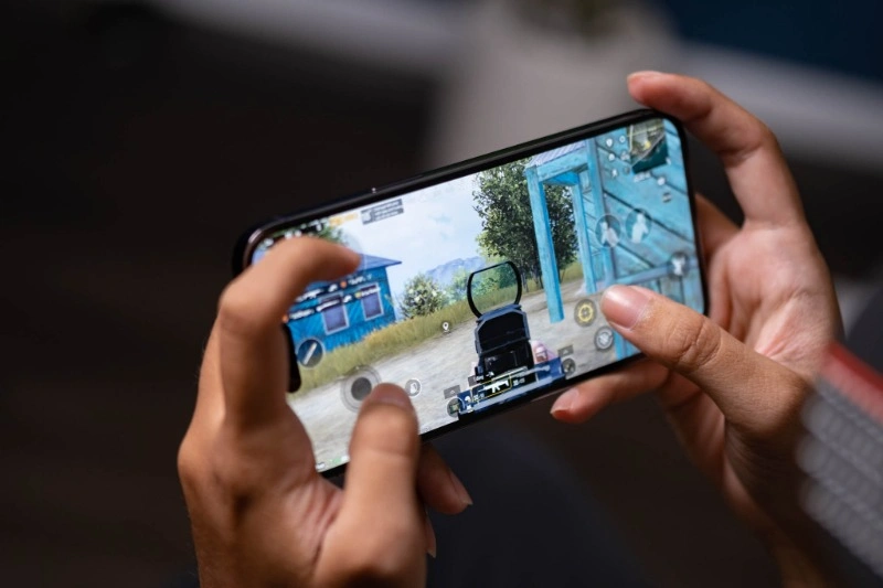 Nên chọn mua từ cửa hàng uy tín, kiểm tra phần mềm, Face ID và các tính năng quan trọng để đảm bảo máy hoạt động tốt
