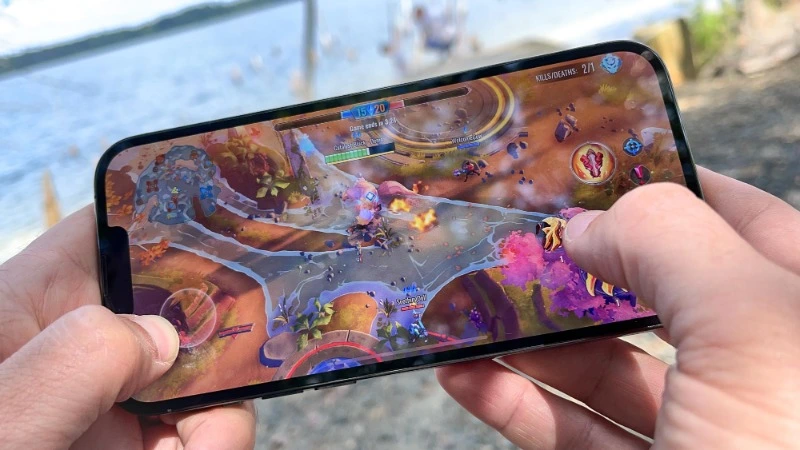 Với GPU 5 nhân và màn hình 120Hz, iPhone 13 Pro Max mang đến trải nghiệm chơi game mượt mà hơn iPhone 14 Plus
