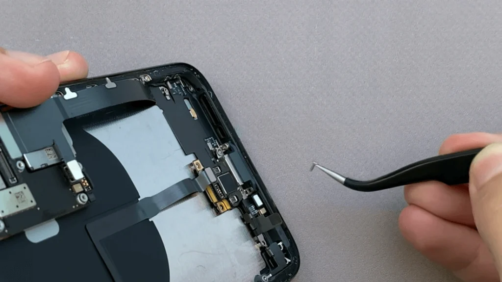 Một số chiếc iPhone có thể bị thay nhiều linh kiện không tương thích với máy