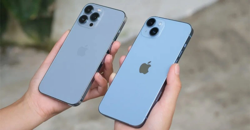 iPhone 13 Pro Max mang đến hiệu suất mạnh mẽ với màn hình 120Hz, trong khi iPhone 14 Plus nhẹ hơn và có thời lượng pin ấn tượng
