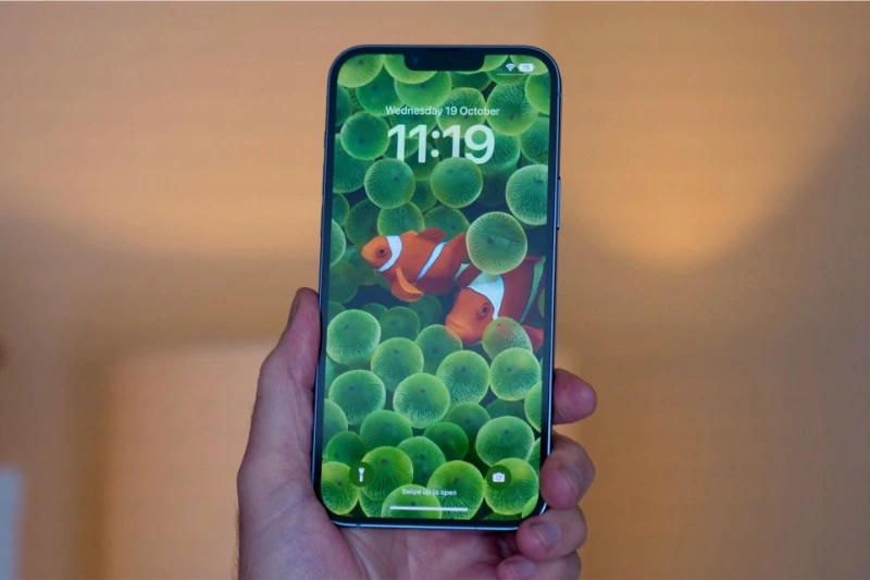 iPhone 14 Plus có lợi thế về pin nhờ tối ưu hóa tốt hơn, phù hợp cho những ai cần sử dụng lâu dài trong ngày
