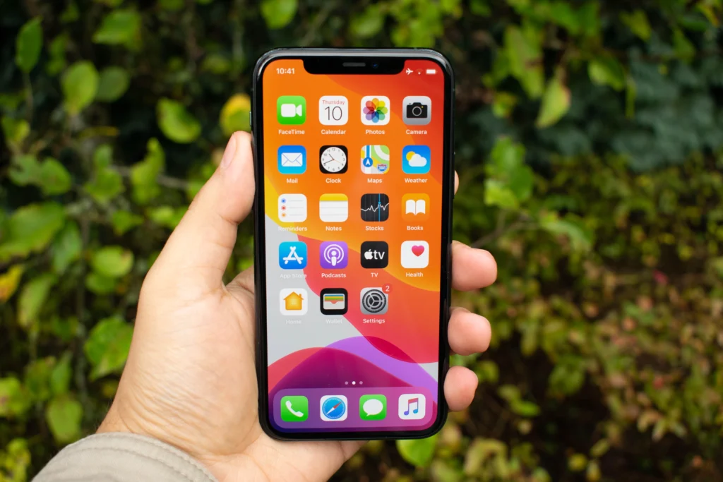 iPhone 11 Pro Max cũ là lựa chọn cho ai muốn màn hình OLED đẹp, chip A13 mạnh và camera xịn với giá tiết kiệm