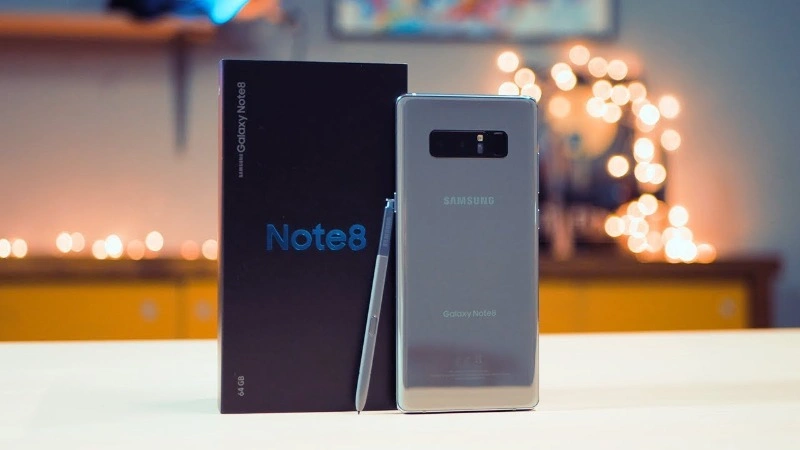 Điện thoại Android cũ Note 8 sở hữu thiết kế sang trọng và hiệu năng mạnh mẽ
