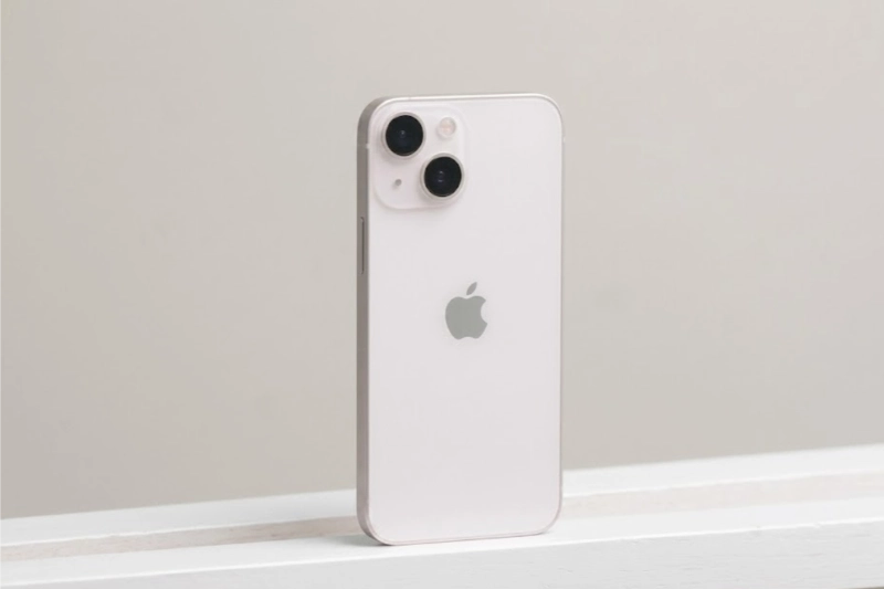 iPhone 13 mini màu Trắng thanh lịch, không lỗi thời.