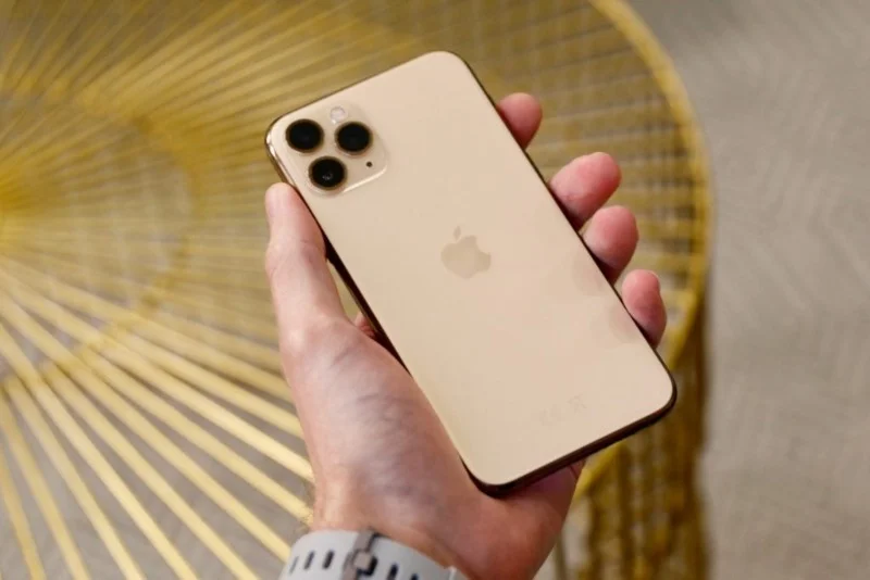iPhone 11 Pro cũ trong tầm giá 6 triệu vẫn có Face ID nhanh và chính xác
