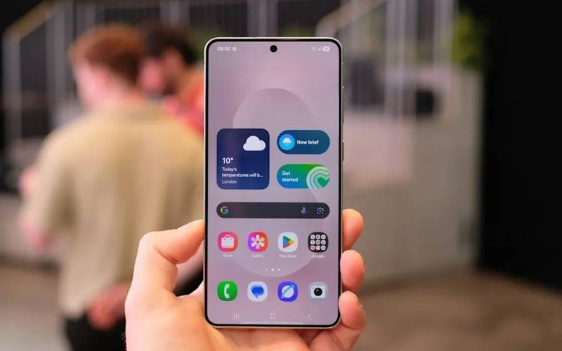 Màn hình của samsung s25 edge cho hình ảnh rực rỡ và sắc nét ngay cả dưới ánh sáng mạnh