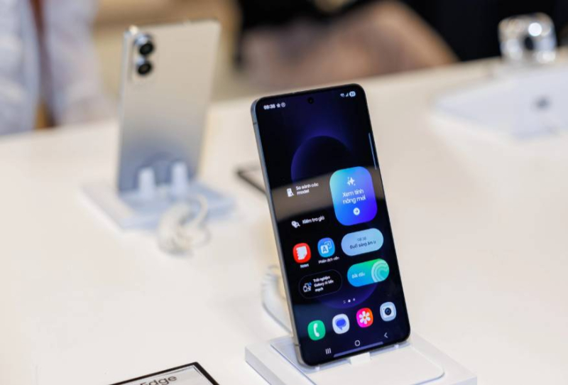 Pin Samsung S25 Edge khá khiêm tốn nhưng được tích hợp sạc nhanh nên người dùng có thể yên tâm sử dụng