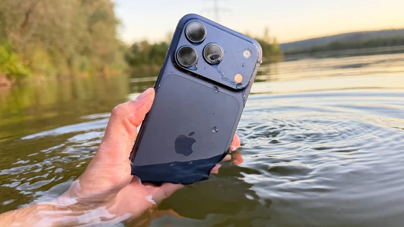 iPhone 17 Pro Max có thể chịu được độ sâu lên đến 6m trong khoảng thời gian tối đa là 30 phút