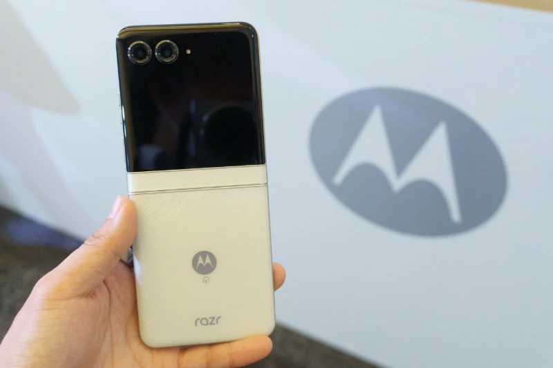 Thiết kế nhỏ gọn, gập mở êm ái bằng một tay