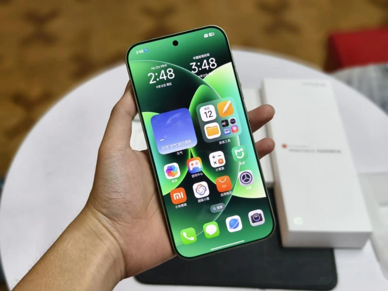 Thiết kế cao cấp, màn hình hiển thị đẹp mắt