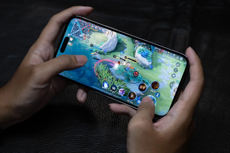 iPhone 14 Pro chơi game nặng và mức tiêu hao pin thực tế
