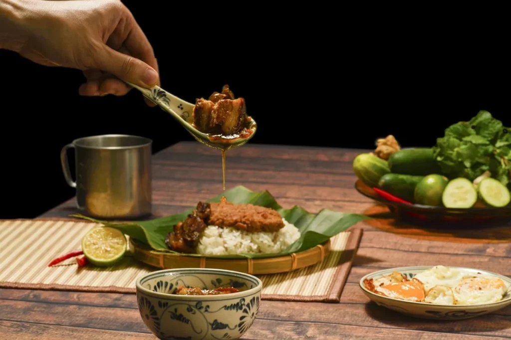 Tránh bỏ bữa để ngăn chặn tình trạng ăn quá độ và tích mỡ thừa vào cuối ngày