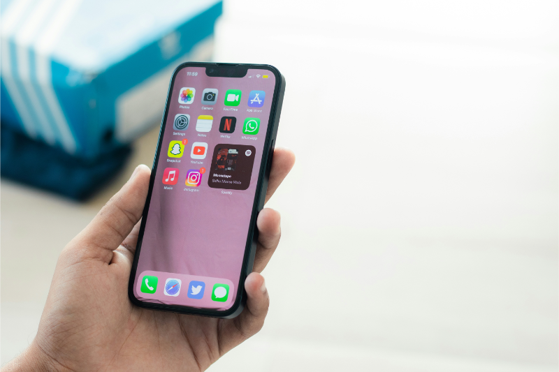 Màn hình iPhone 13