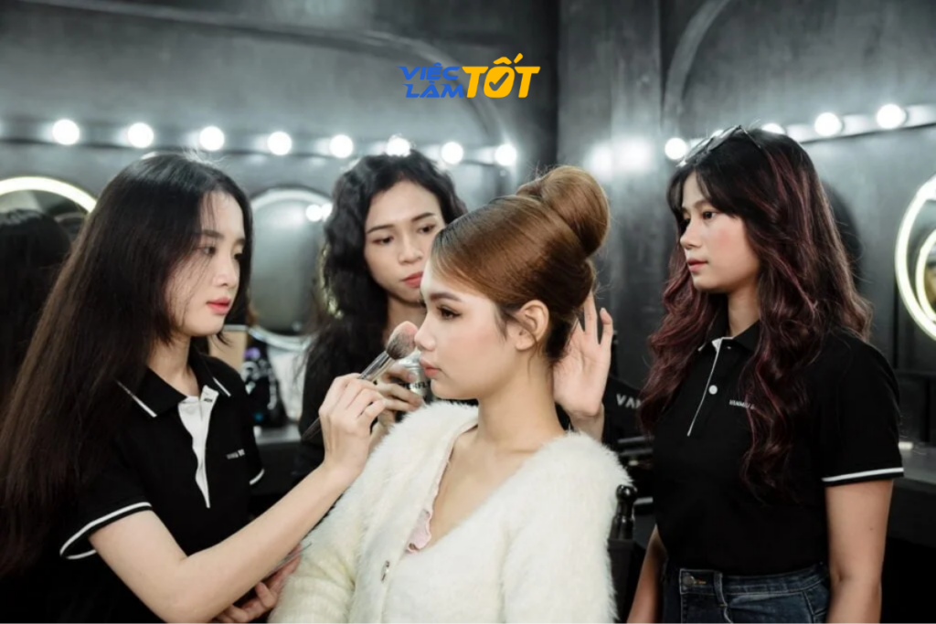 Lợi ích khi theo học nghề trang điểm