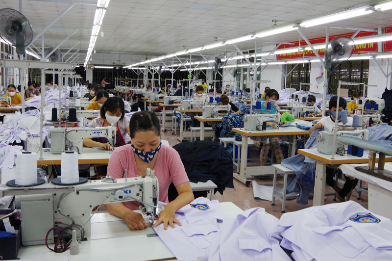 Cách quản lý công nhân hiệu quả bằng thưởng, phạt