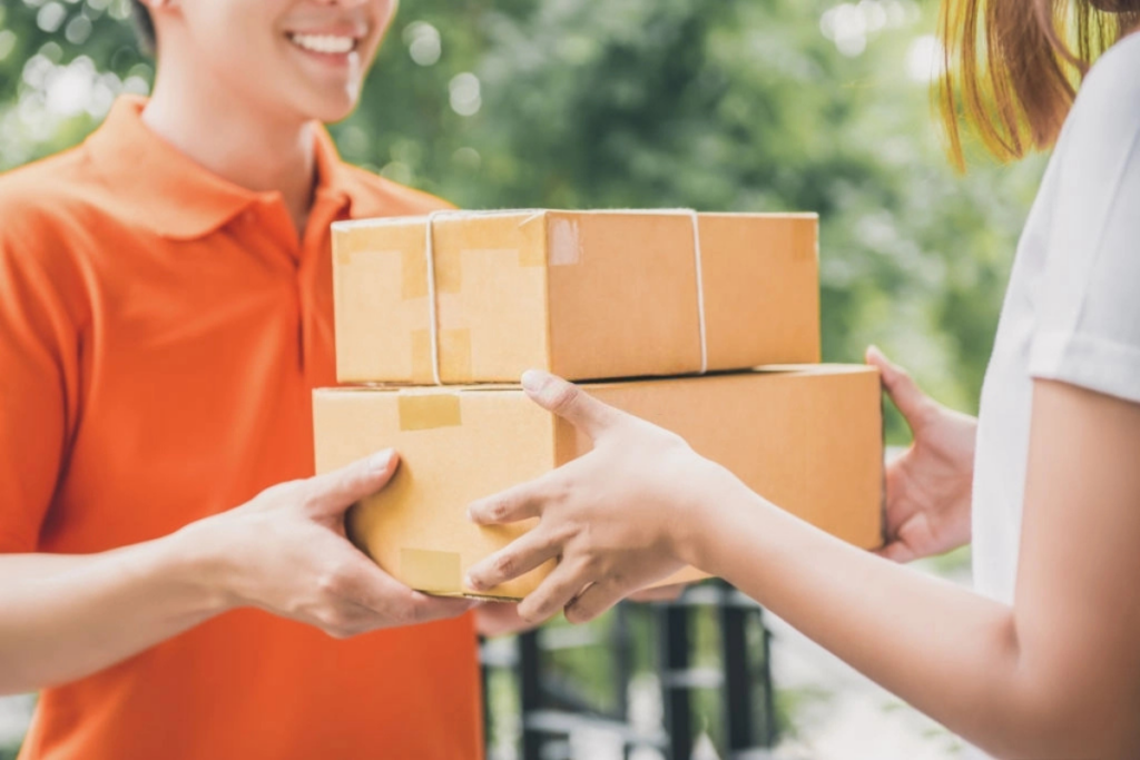 Shipper ứng tuyển việc làm lương 20 triệu