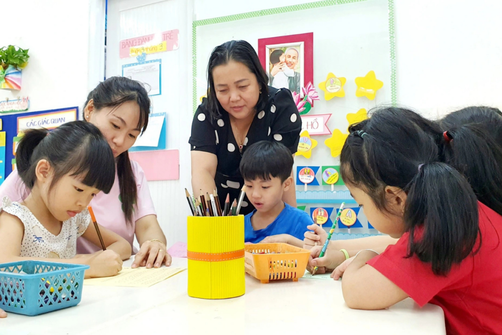 Kỹ năng vui chơi cùng trẻ của bảo mẫu