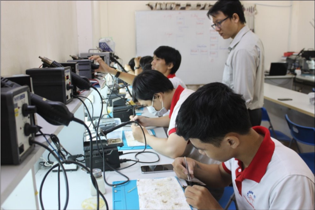 Khóa học nghề sửa điện thoại
