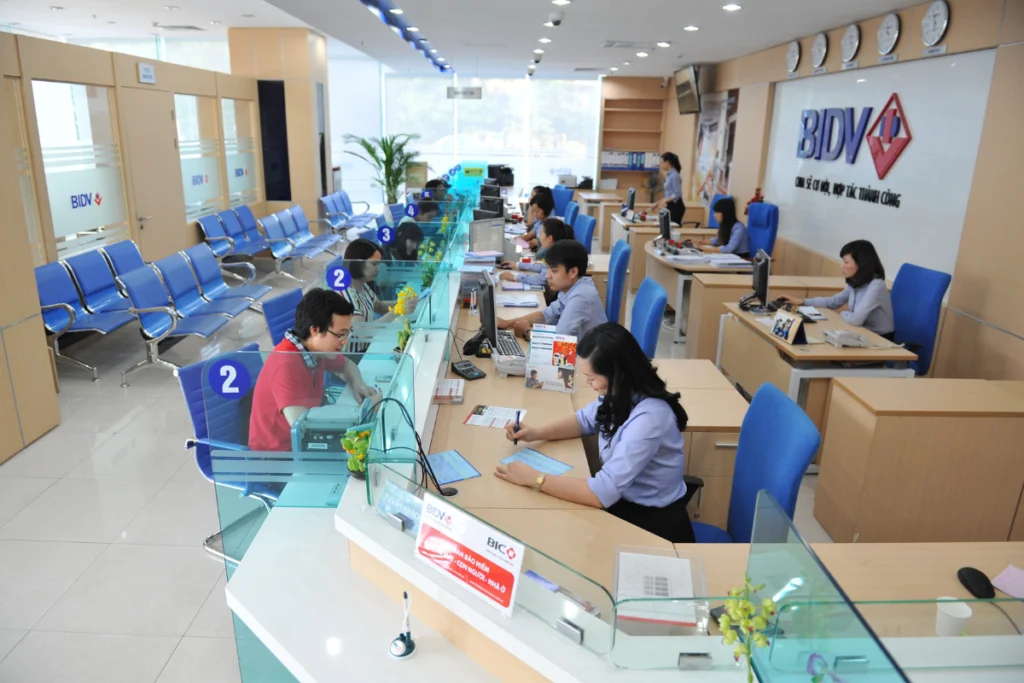 môi trường làm việc của các vị trí trong ngân hàng