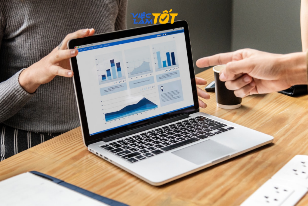 so sánh marketing online và marketing truyền thống