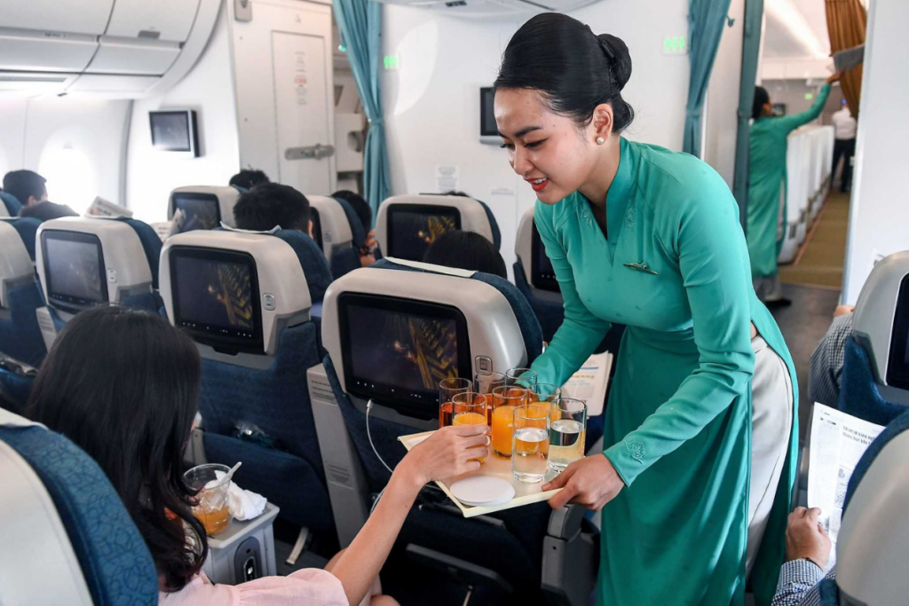 mức lương tiếp viên hàng không