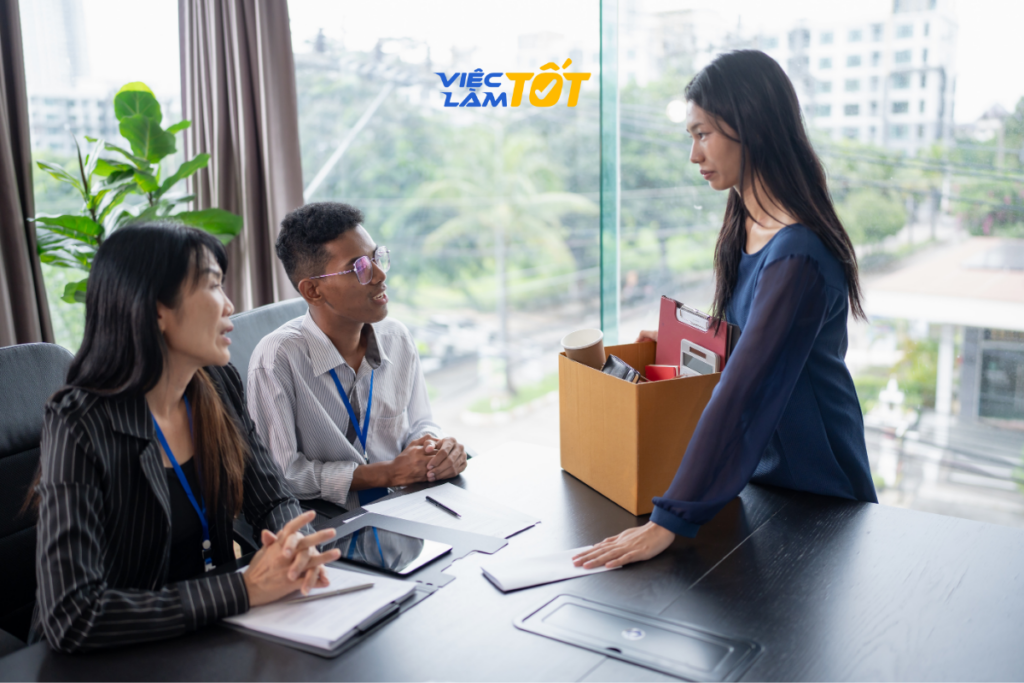 Bàn giao công việc chi tiết là trách nhiệm cuối cùng của nhân viên chuyên nghiệp