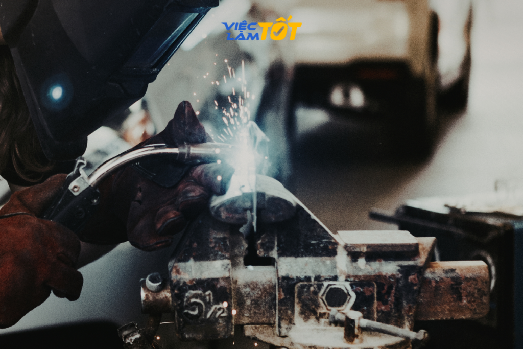 Thợ hàn 3G với mức thu nhập cao