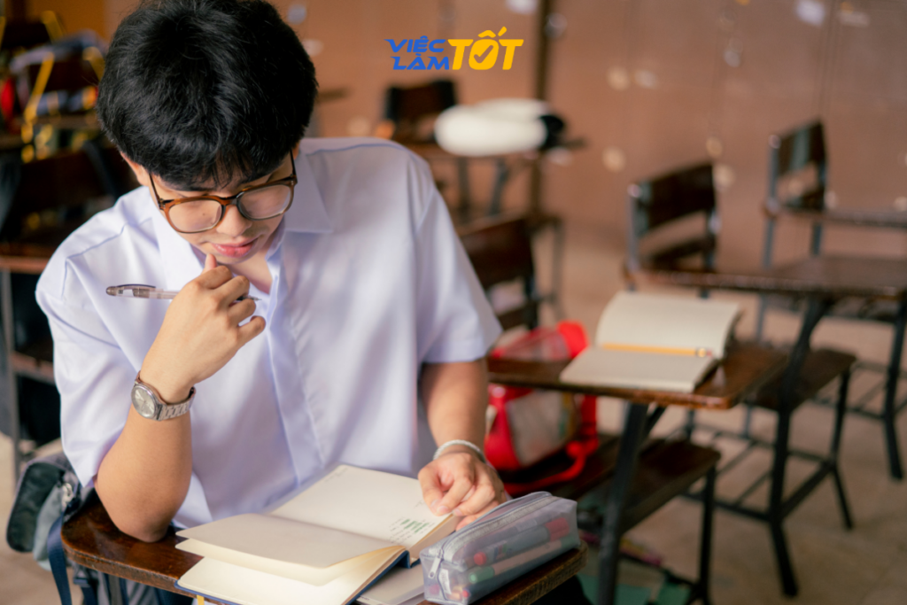 học ngành gì dễ xin việc bán hàng