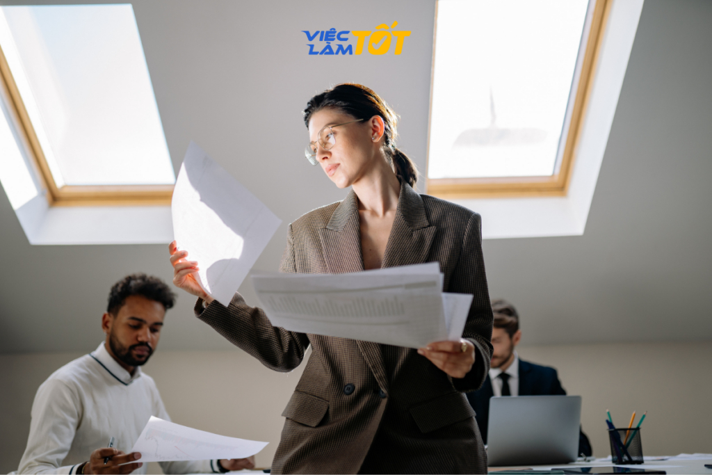 Môi trường làm việc năng động tại một công ty logistics