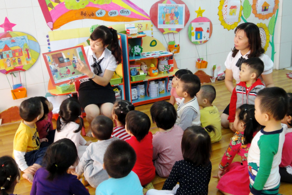 Công việc hàng ngày của bảo mẫu trường mầm non