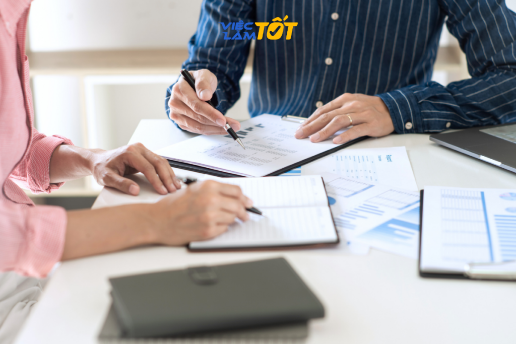 Bộ hồ sơ chứng từ xuất nhập khẩu đầy đủ bao gồm Invoice, Packing List