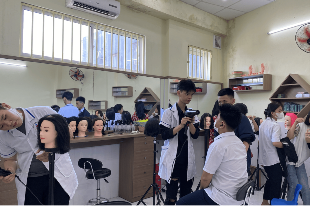 Lộ trình thăng tiến nghề làm tóc