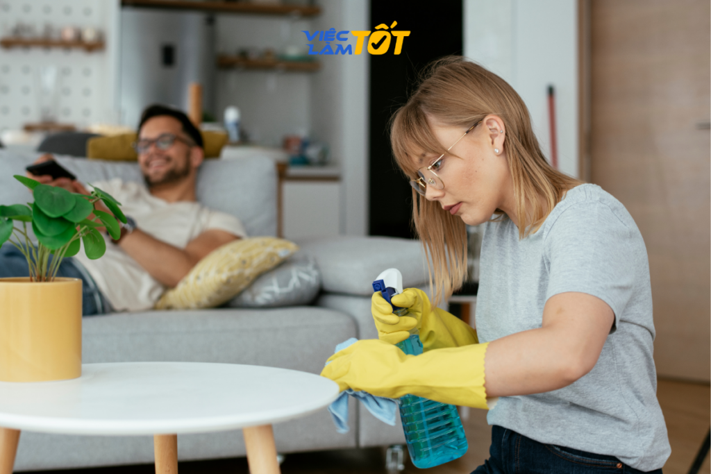 người giúp việc có trách nhiệm chủ động