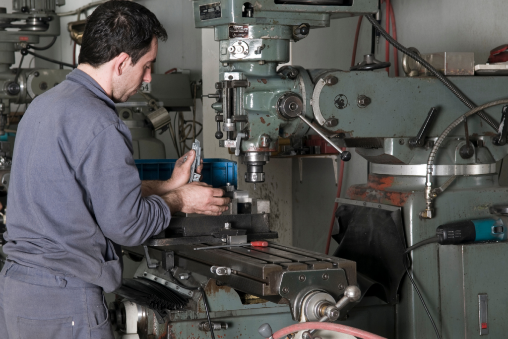 Thợ tiện CNC hiện đang có mức thu nhập rất hấp dẫn