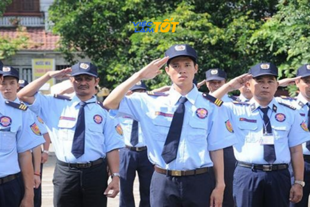 Bảo vệ ca đêm đóng vai trò quan trọng trong việc giữ gìn an ninh tài sản