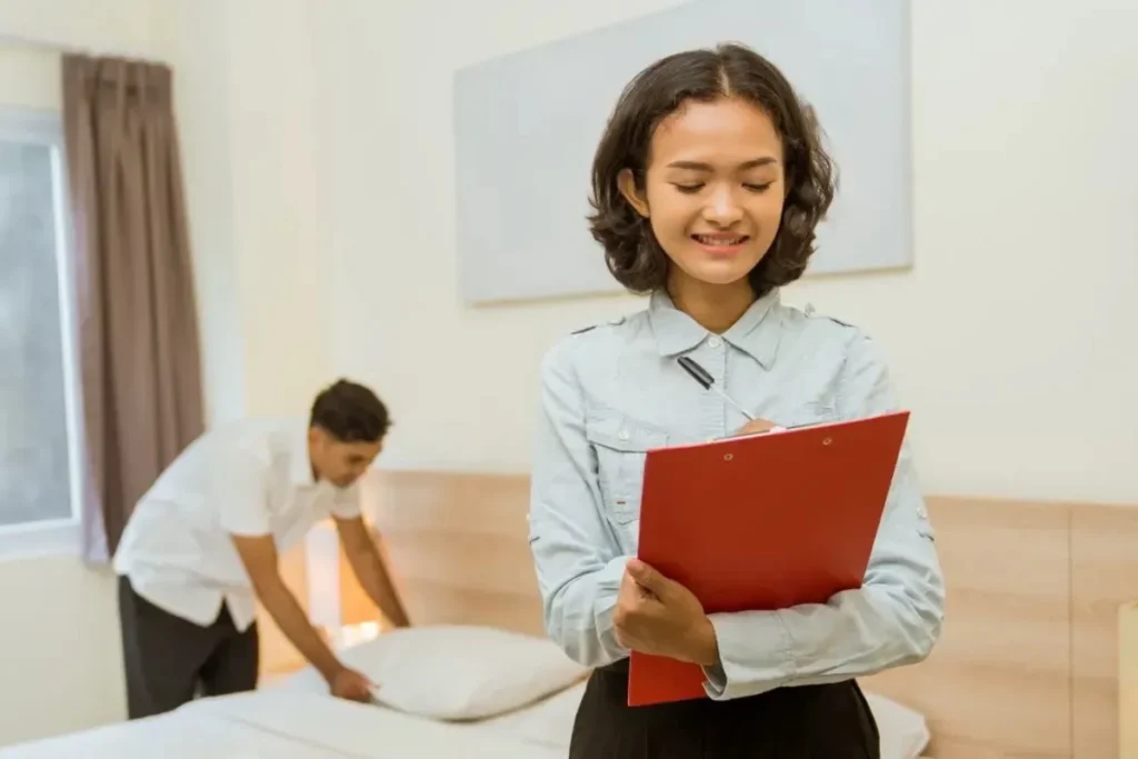 trách nhiệm của nhân viên buồng phòng là gì