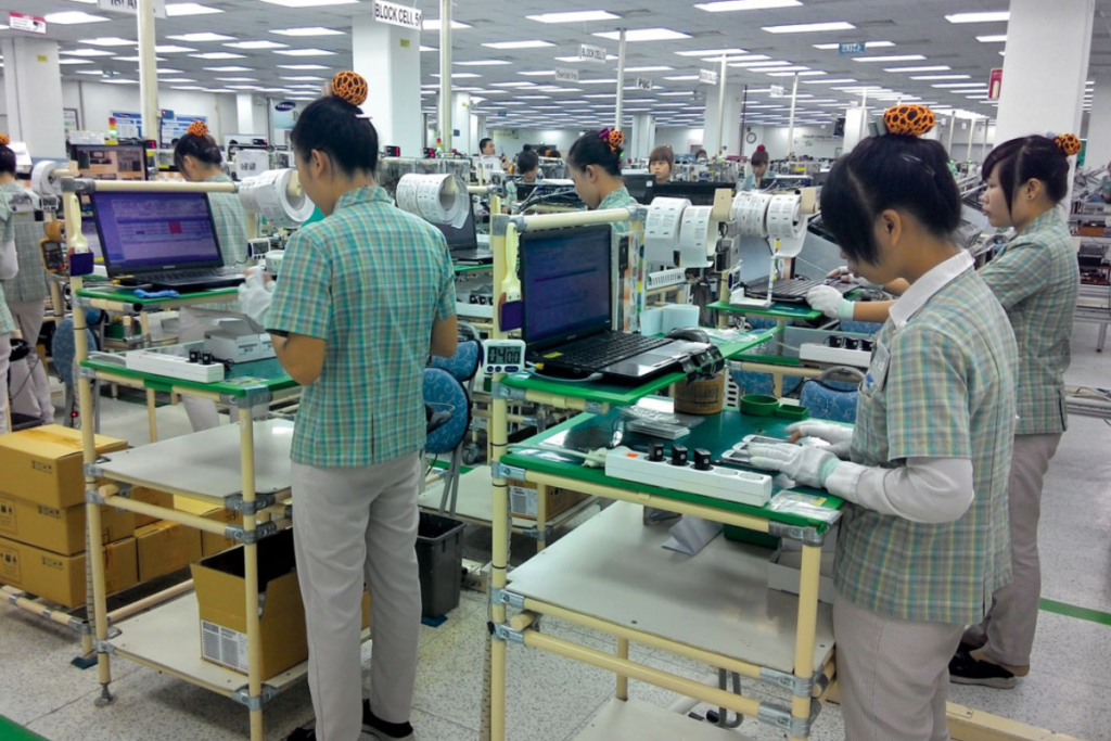 làm công nhân ngành điện tử