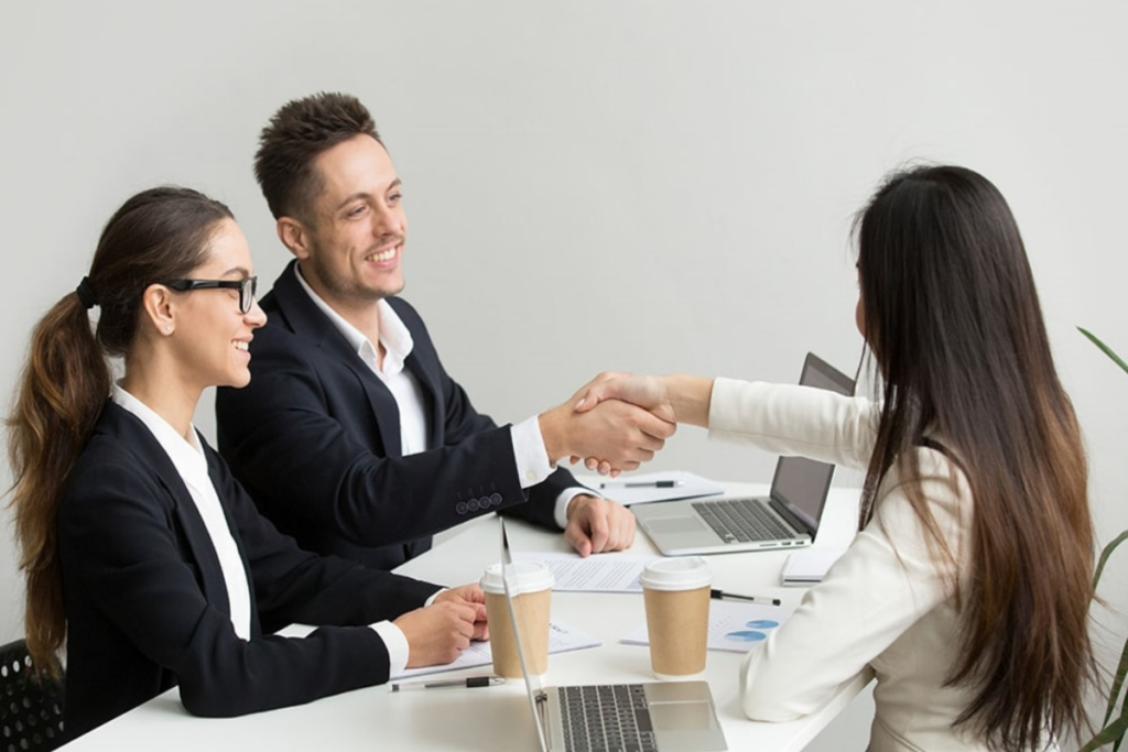 Chốt hợp đồng thành công nhờ trung tâm giới thiệu việc làm