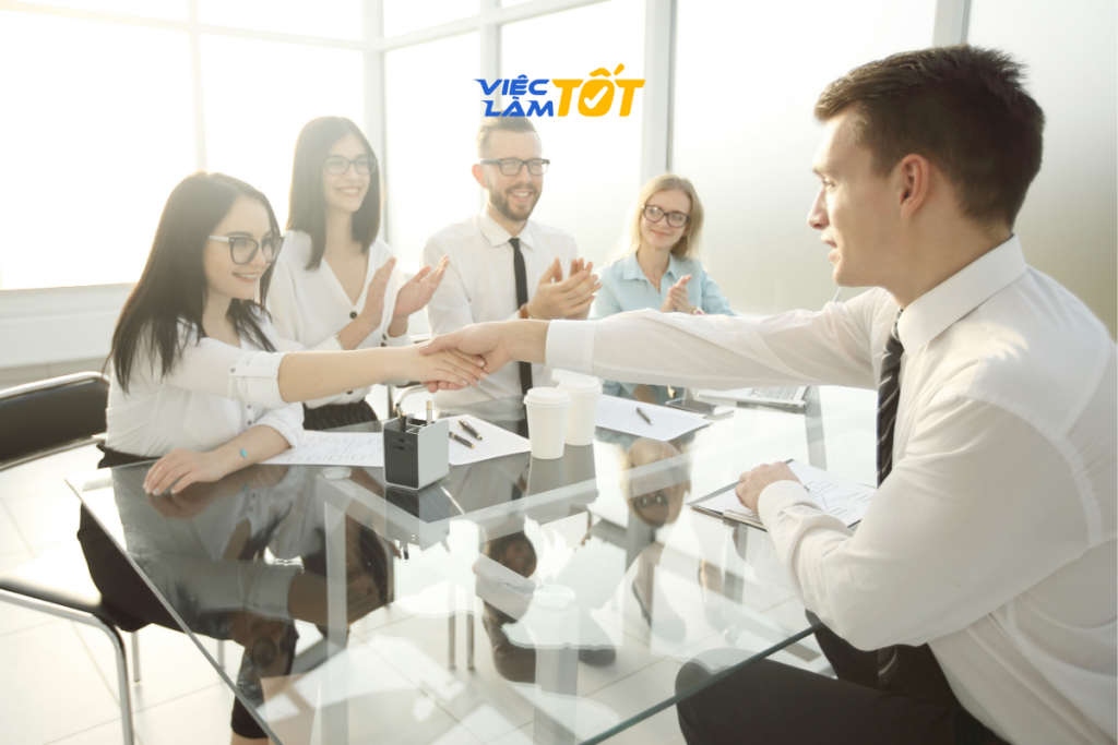 Kỹ năng lắng nghe và ghi chép giúp nhân viên mới nhanh chóng nắm bắt công việc