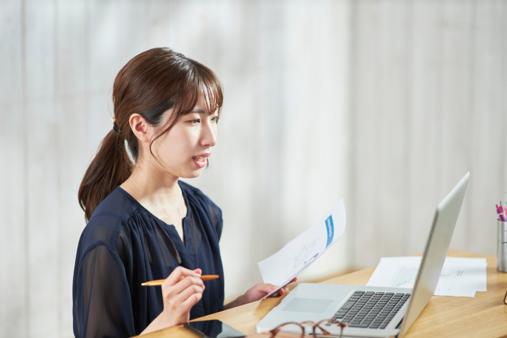 Phỏng vấn trực tuyến vẫn đòi hỏi sự chỉn chu về ngoại hình và không gian làm việc