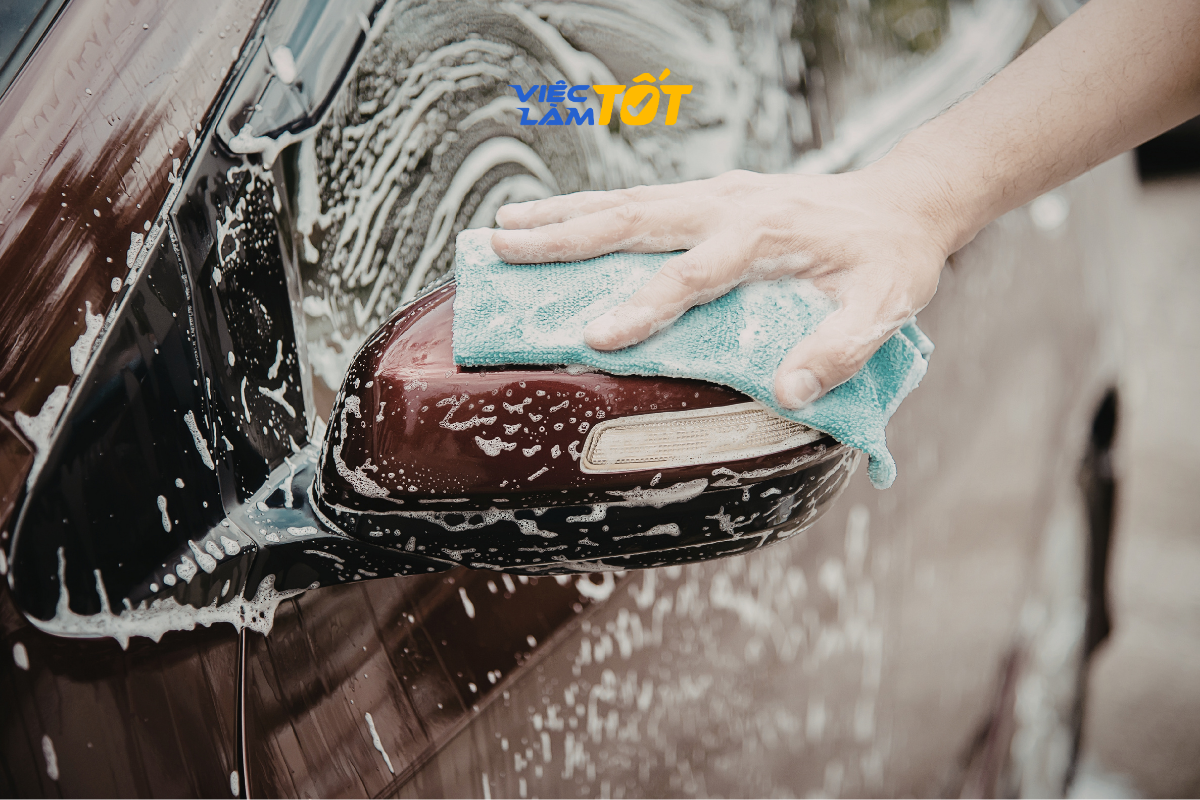 Kỹ thuật xịt nước đúng cách giúp bảo vệ các linh kiện quan trọng của xe