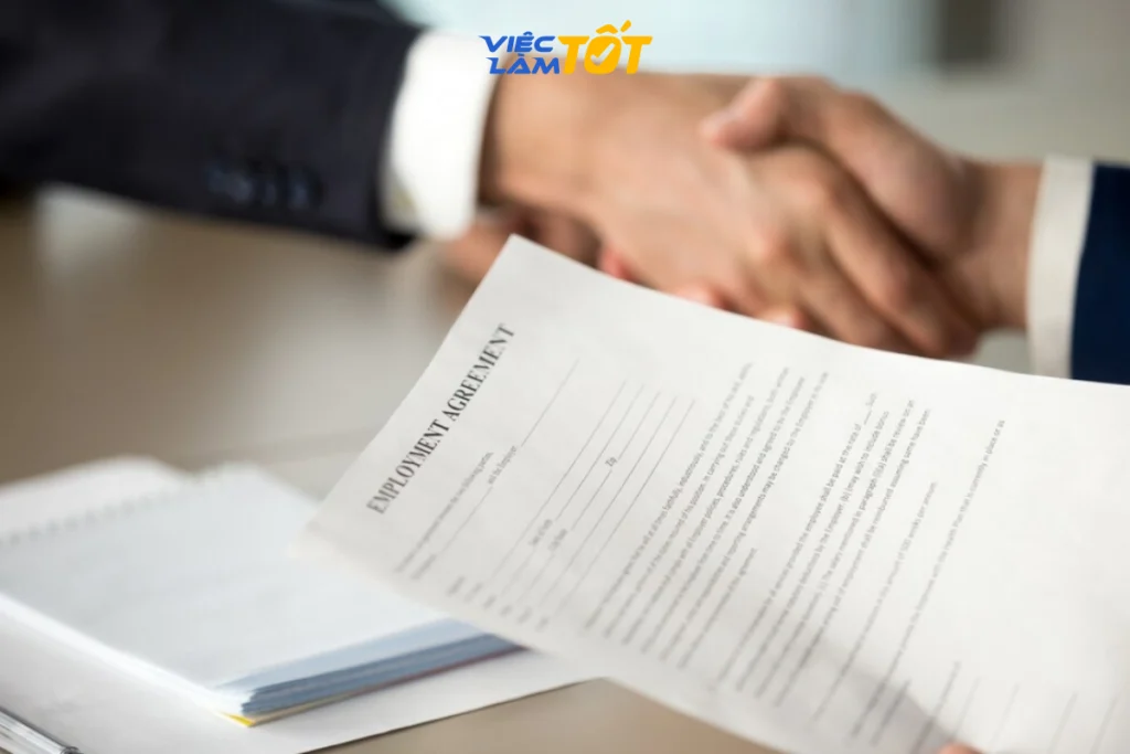 Nắm rõ các điều khoản trong hợp đồng lao động giúp bạn an tâm làm việc