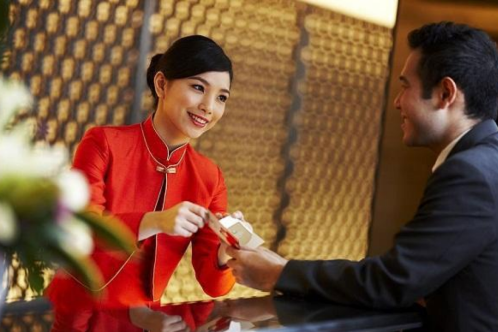 Cơ hội thăng tiến lên các vị trí quản lý luôn rộng mở cho những nhân viên lễ tân khách sạn tận tâm