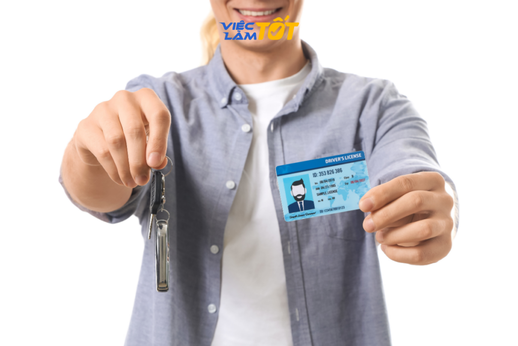 Học viên đang thực hành lái xe trong sa hình