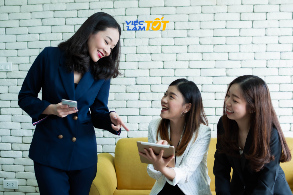 Nhân viên quản lý đơn hàng đóng vai trò "mắt xích" quan trọng kết nối sản xuất và khách hàng